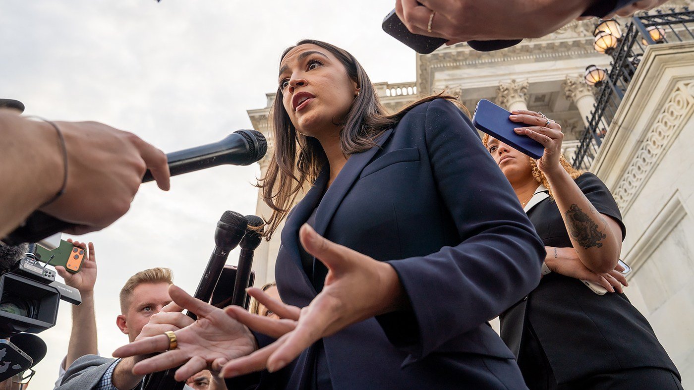 Ocasio-Cortez Questions Jeffries' Private Kushner Meeting