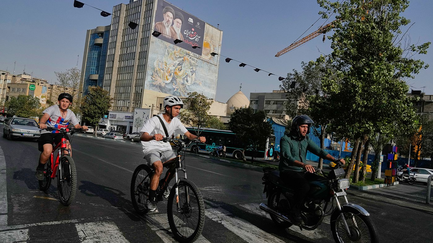 Oil Prices Plunge 10% as US-Iran Hostilities Halt Over Weekend