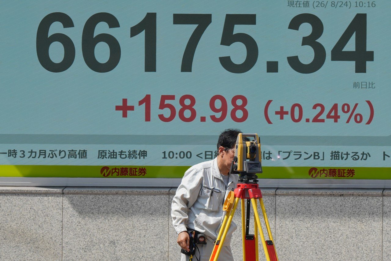 Oil Retreat Eases Bond Jitters as US Sanctions Iran