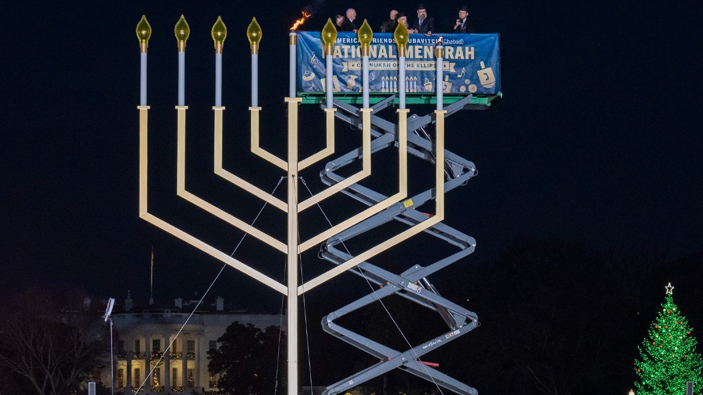 Poll: Most Jewish Americans Feel Unrepresented by Both Major Parties and Trump