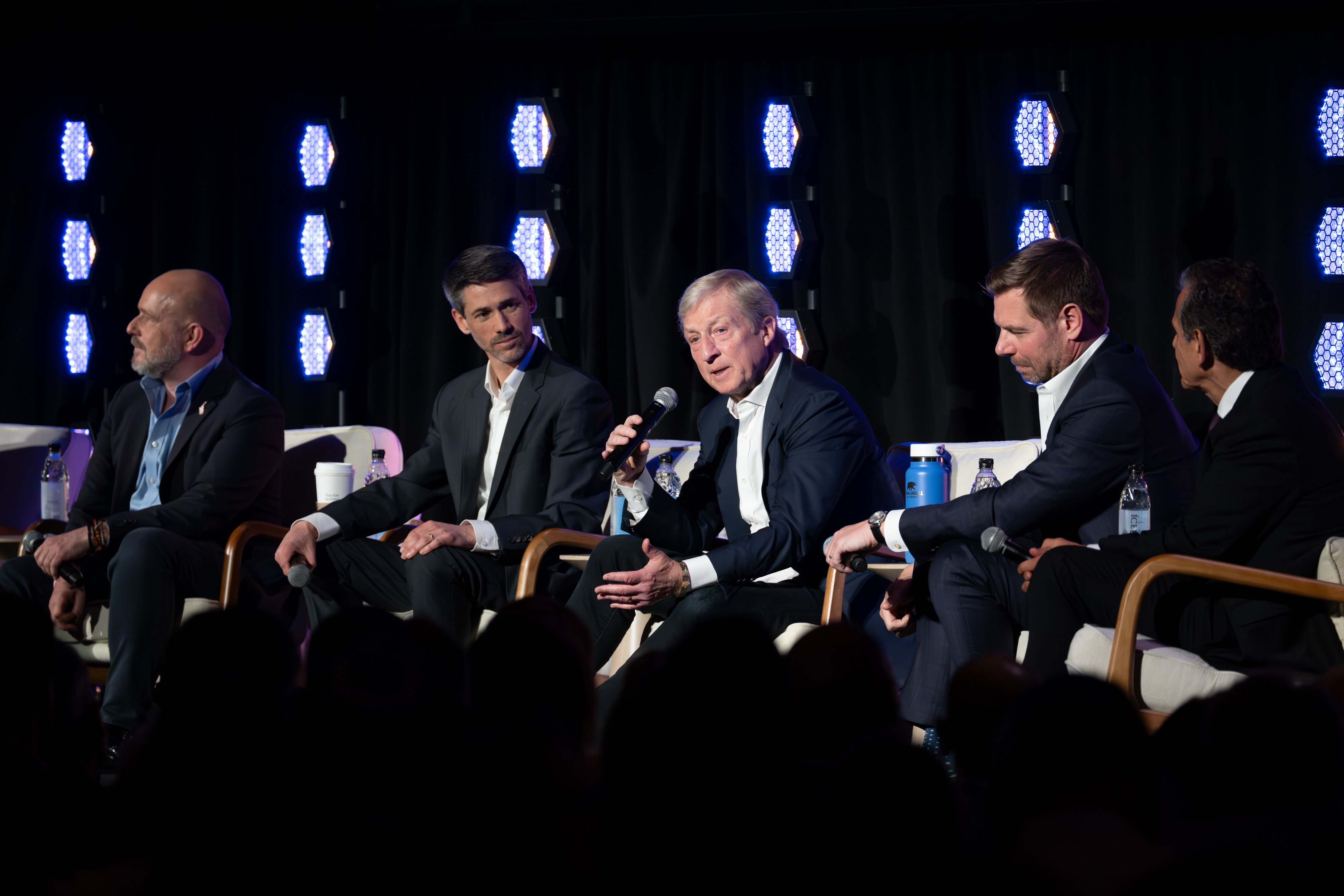 Poll Shows Hilton Leads California Governor Race After Swalwell's Exit