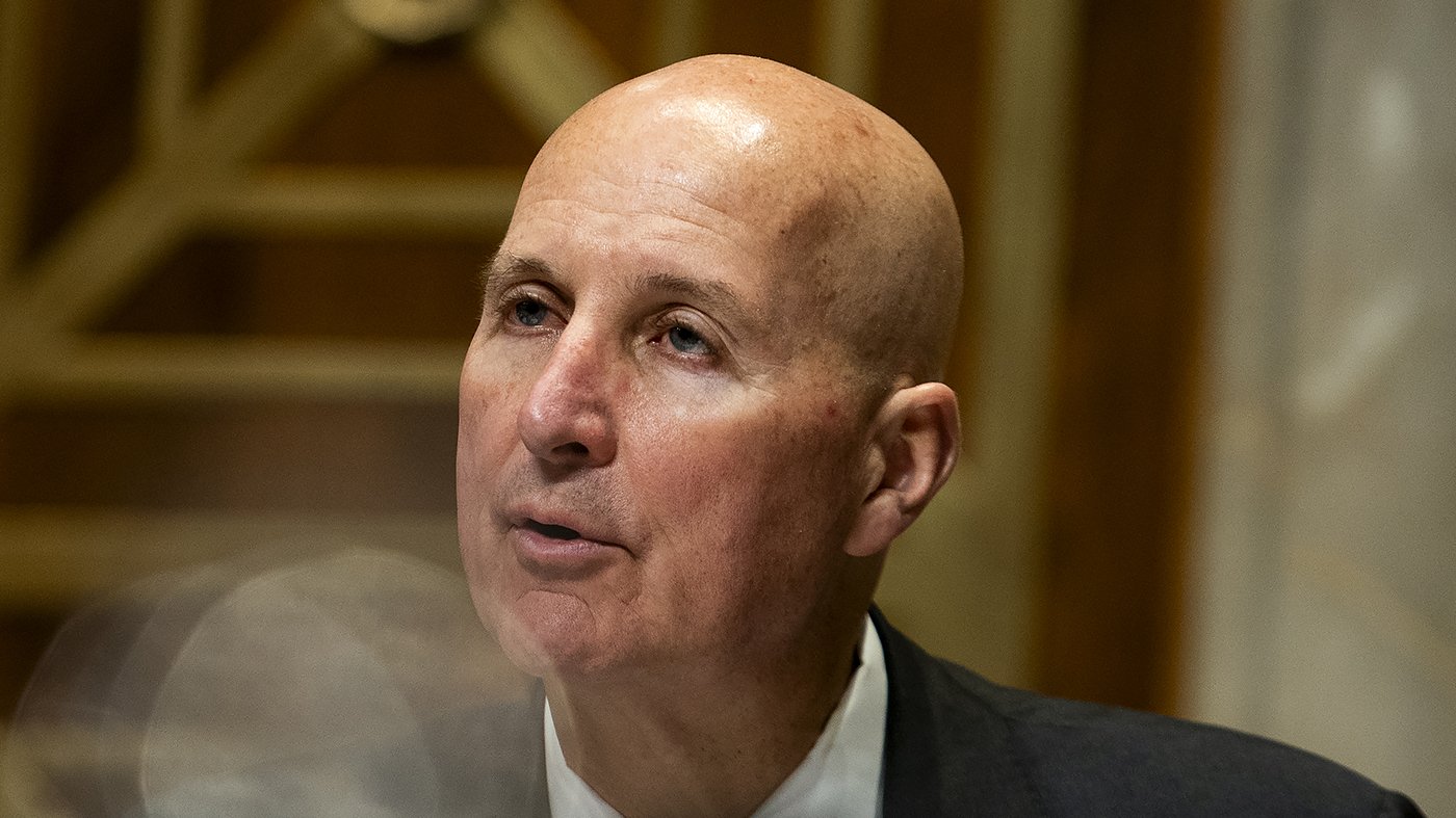 Ricketts Says Sorry for Calling Capitol Police on Reporter
