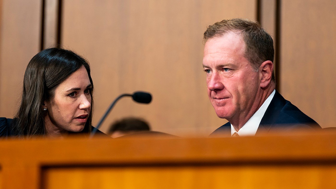 Schmitt Defends Hawks-Hawkeyes Questioning of Smith