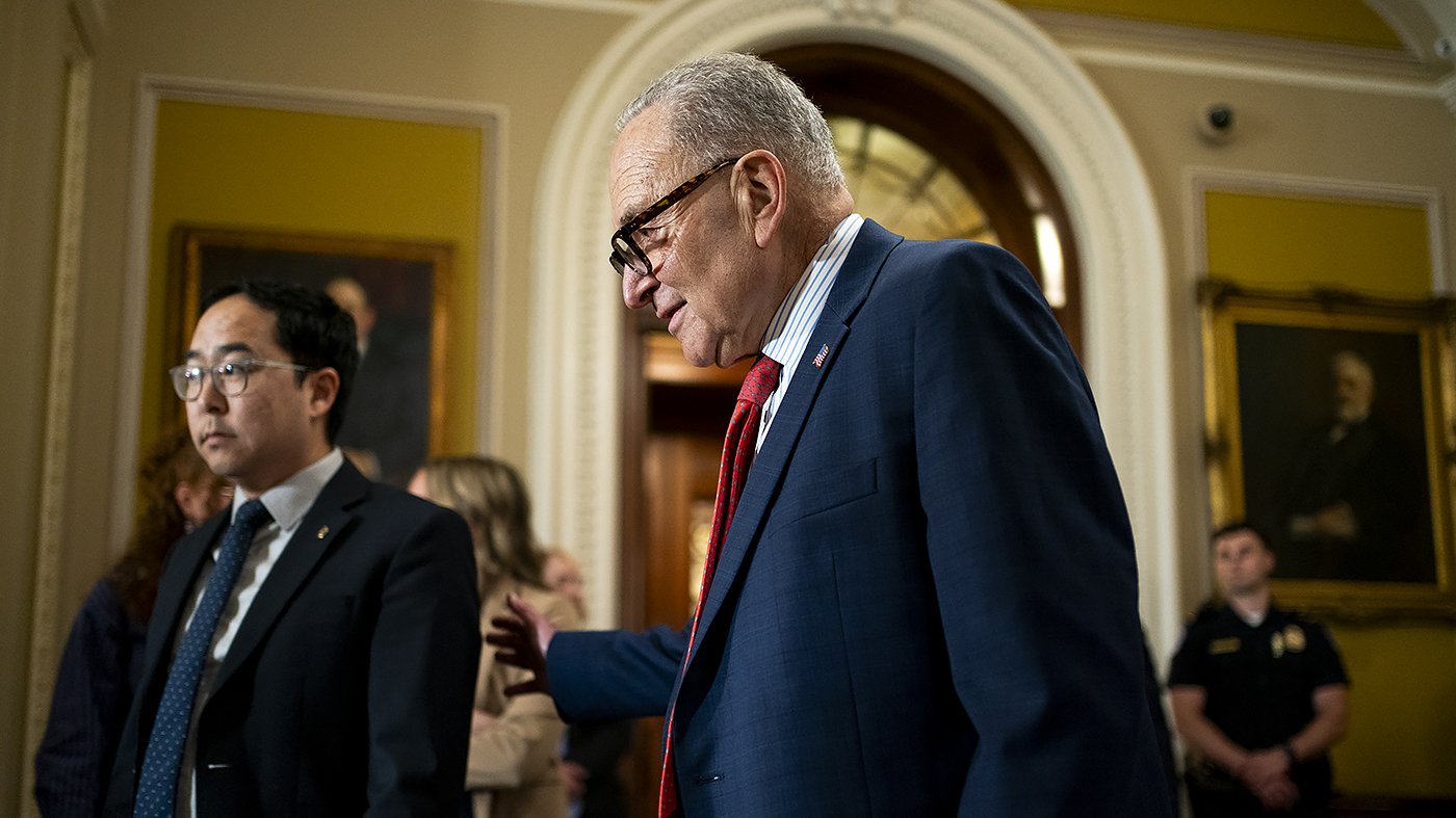 Schumer Leads Democratic Charge Against $1B Trump Ballroom in Budget Battle
