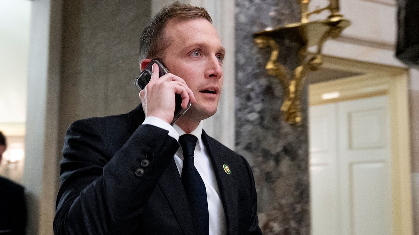 Scott Jennings suggests Trump should publicly address Miller scandal