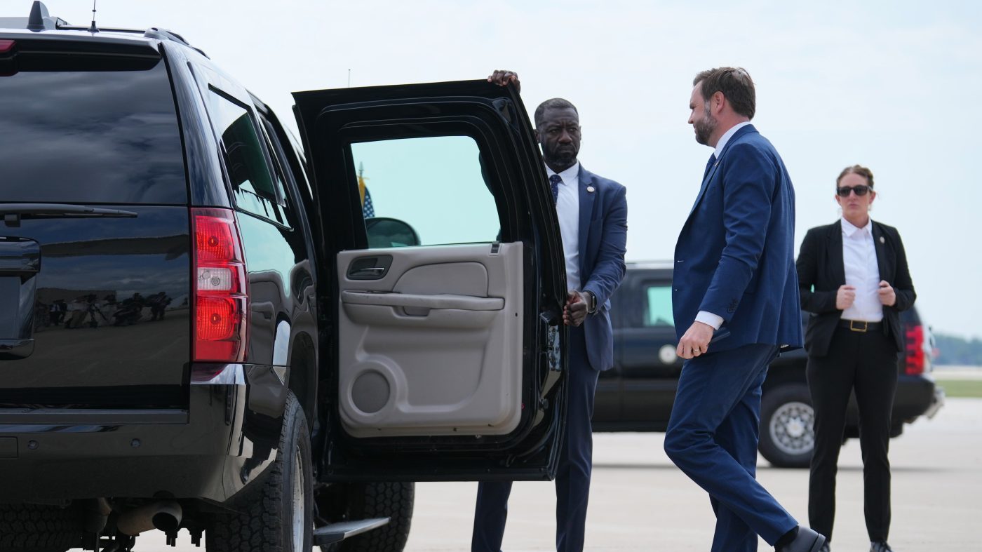 Secret Service Agent on Vance Detail Probed for Leaking to Media