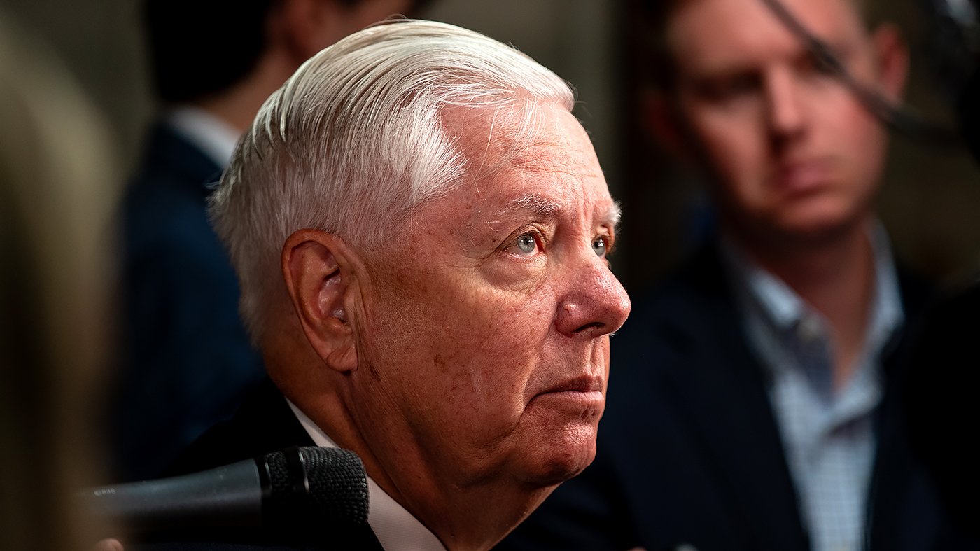 Sen. Lindsey Graham Dies at 71 After Sudden Illness, Leaving a Legacy of Hawkish Defense and Close Trump Ties