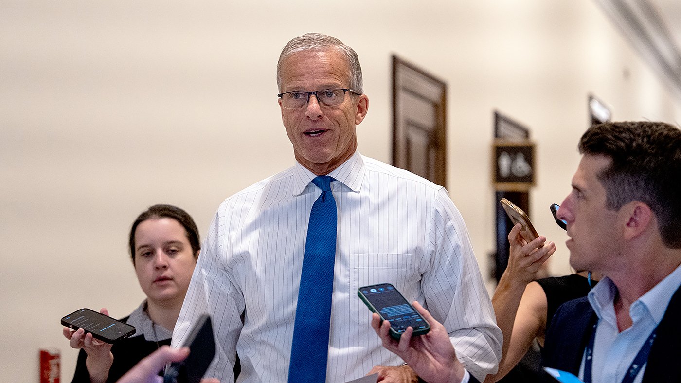 Senate leaders seek deal on spending and recess as Trump allies push for more