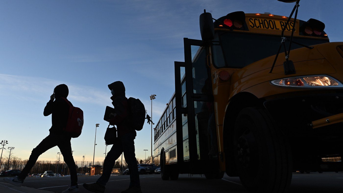 Senate Resistance Mounts Over Permanent Daylight Saving Time as School Schedules Face Disruption