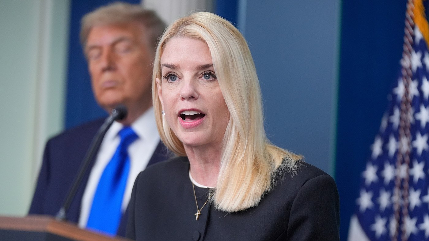 SNL Satirizes Bondi's Firing as Trump Administration Denies Further Cabinet Shakeups