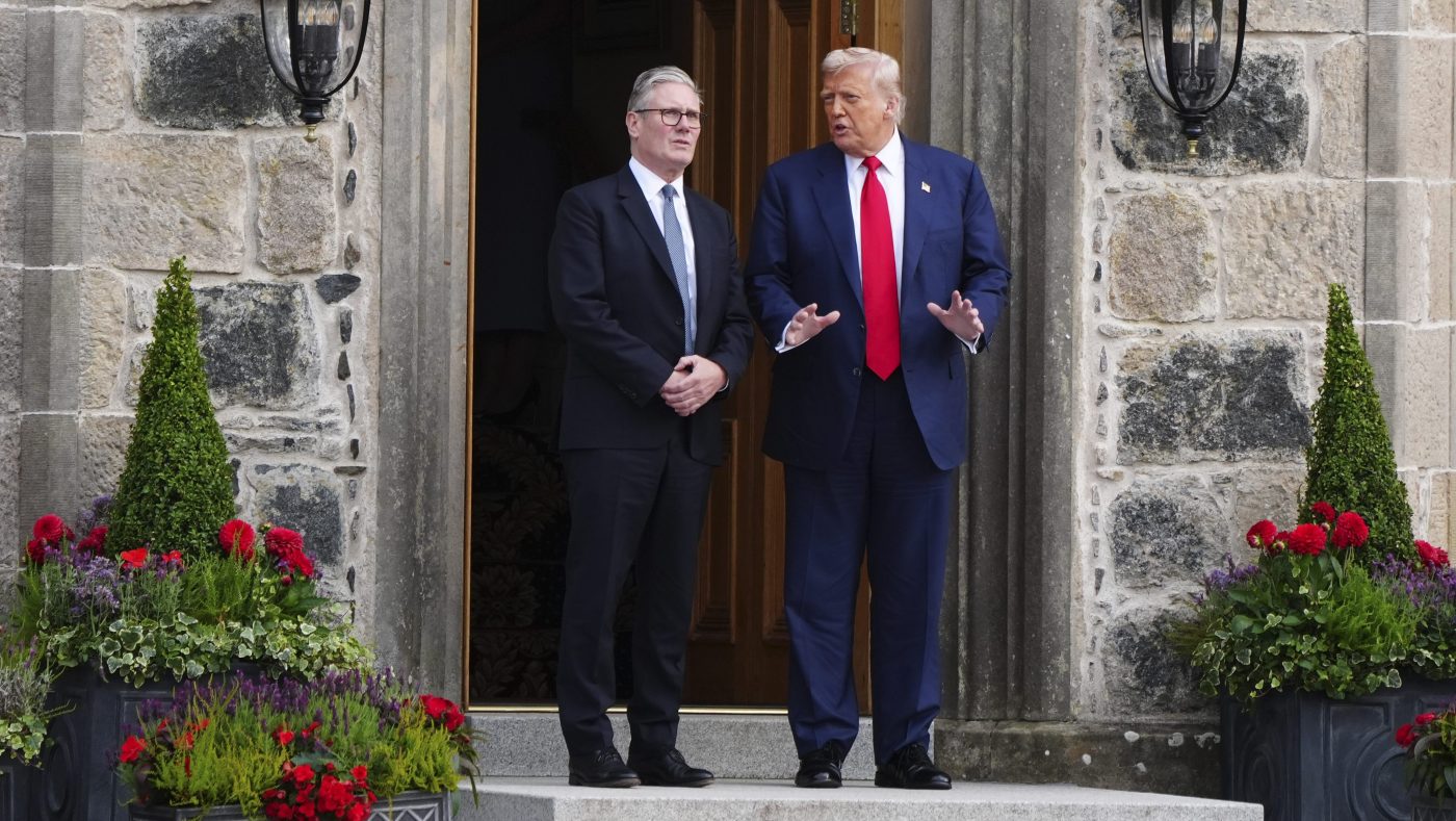 SNL UK Skewers Starmer's Anxious Diplomatic Dance with Trump in Premiere