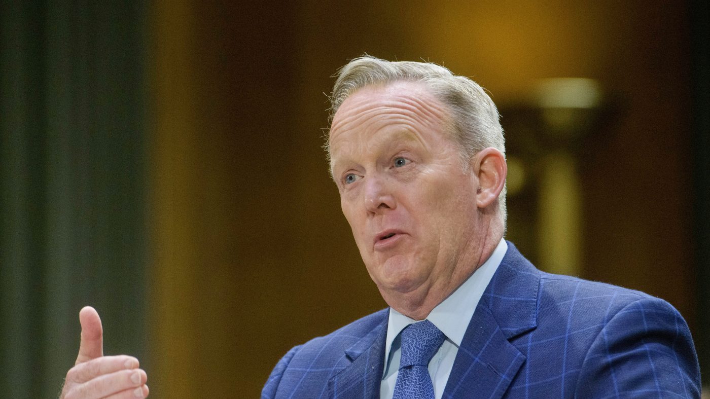 Spicer Empathizes with Zacharia's Press Briefing Struggles