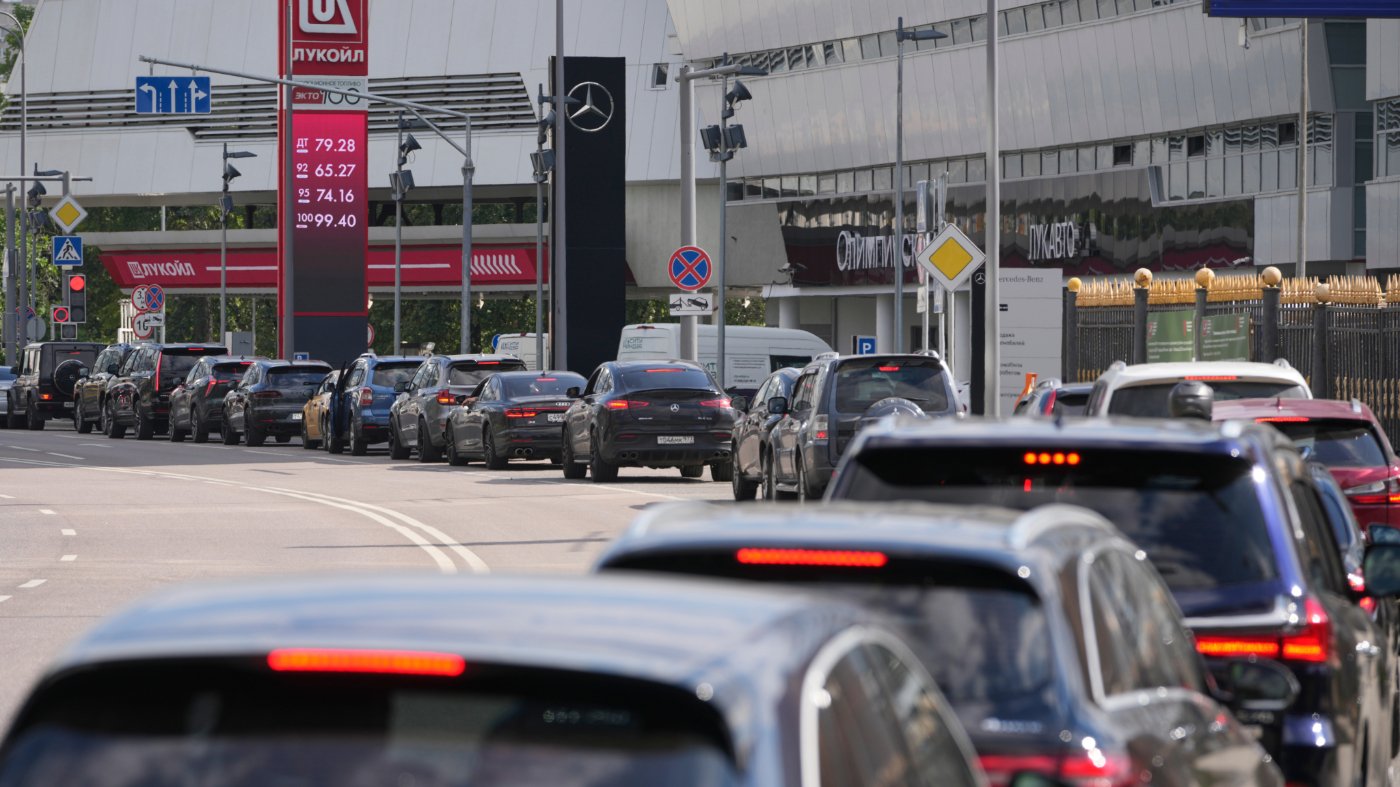 Starve Russia's Gas Pumps: A Strategy to End Wars in Ukraine and Iran