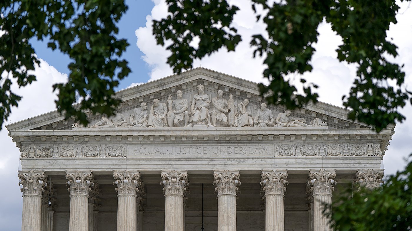 Supreme Court Faces Emergency Pleas on Voting Rules and White House Project
