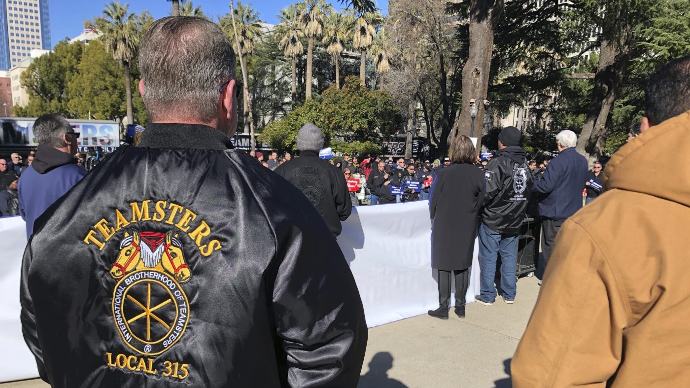 Teamsters Sue California Over Driverless Truck Rules, Citing Job Risks