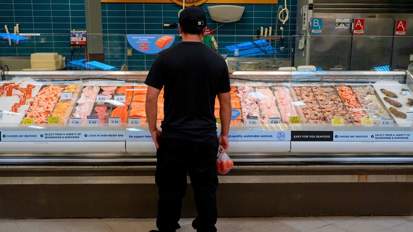 The Voter Choosing Between Gas and Groceries Will Decide the Midterms