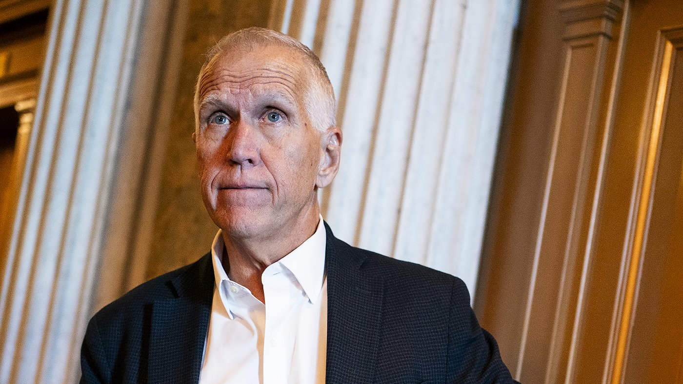 Tillis Backs Warsh for Fed Chair After DOJ Ends Powell Probe
