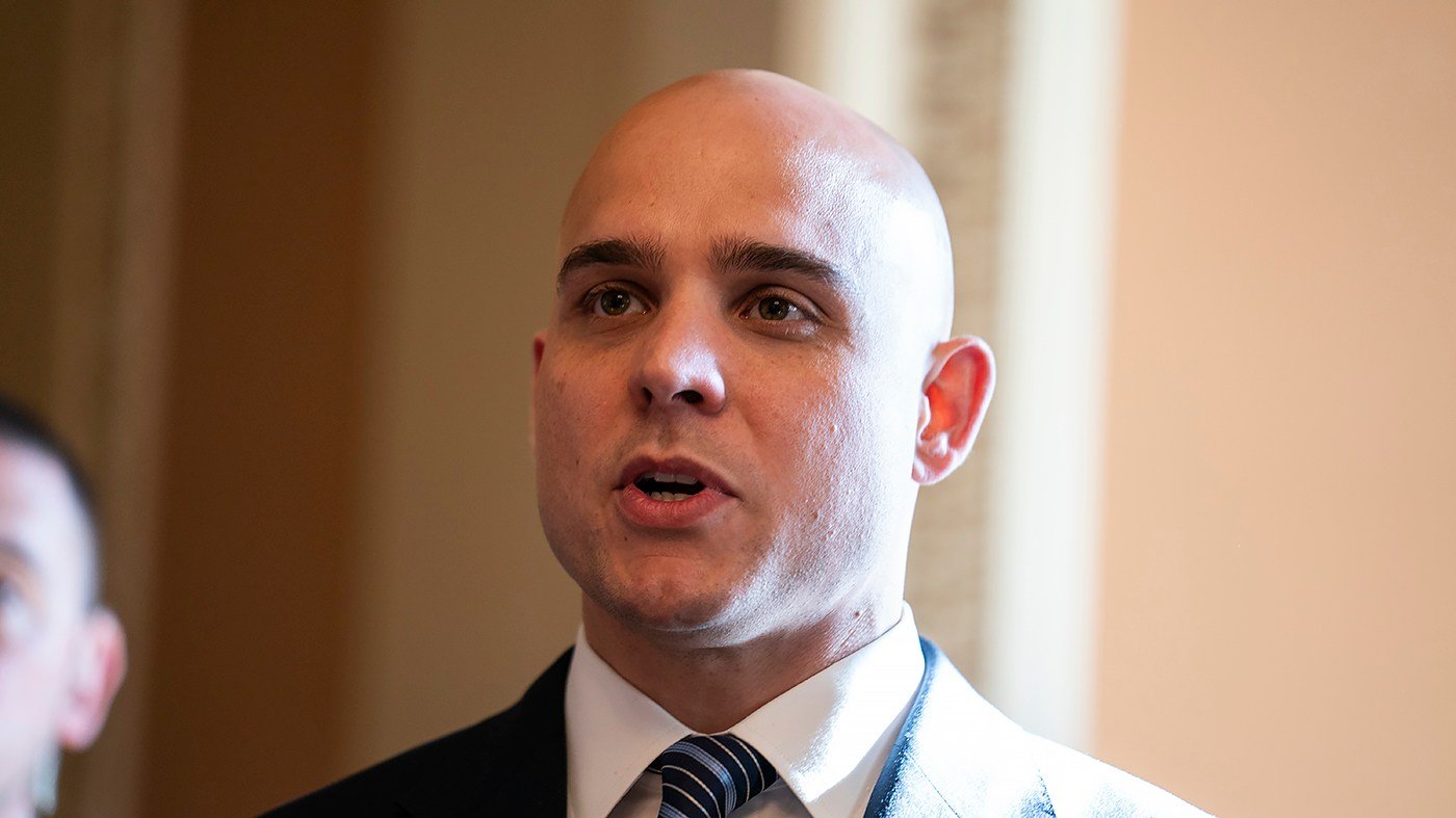Trump Adviser Sees Narrow Path for GOP to Defy Midterm History
