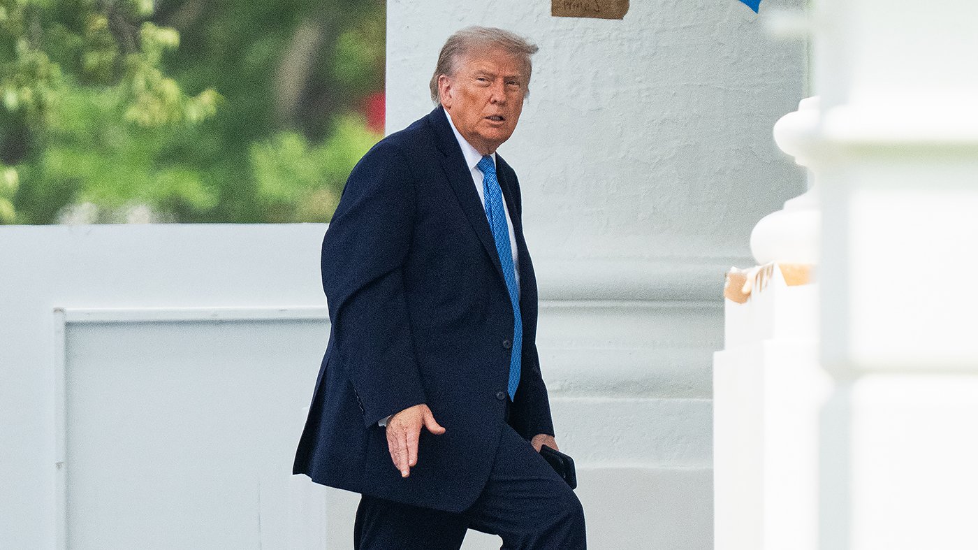 Trump Brands Democrats as 'Communists' in Midterm Blitz After Progressive Primary Wins