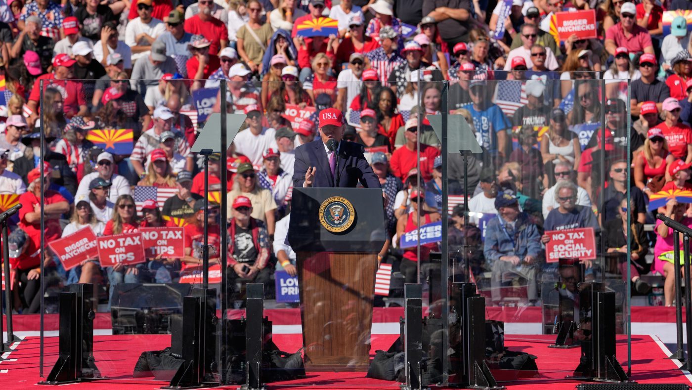 Trump Calls for Leakers to Be Shot at Arizona Rally