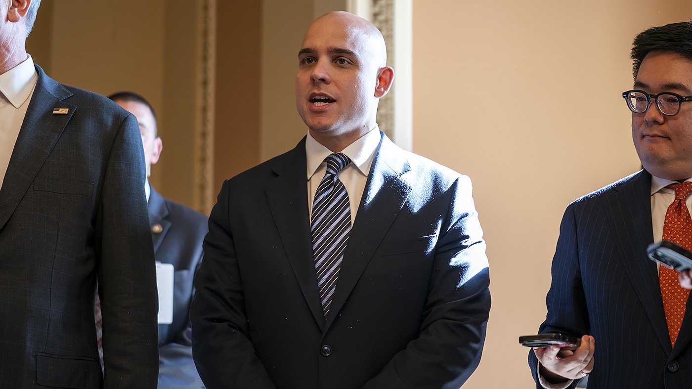 Trump Campaign Director Defends GOP Midterm Strategy Amid Polling Headwinds