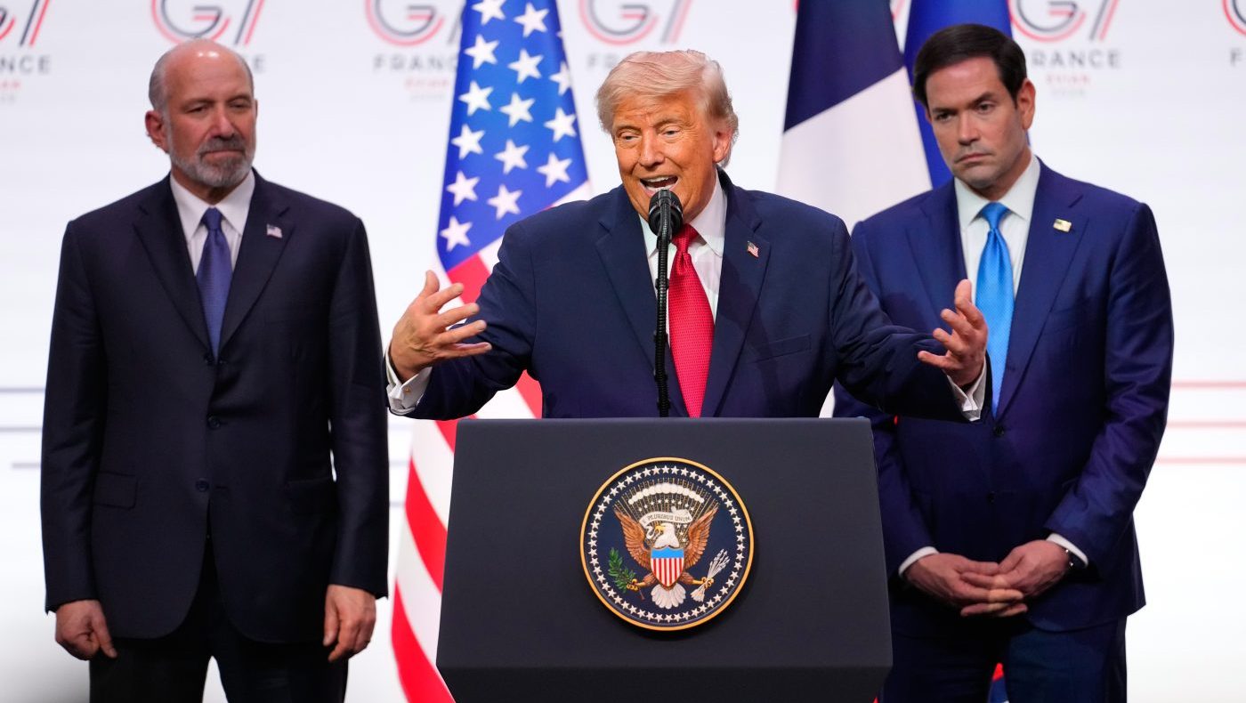Trump Defends Iran Keeping Ballistic Missiles in Strait Deal