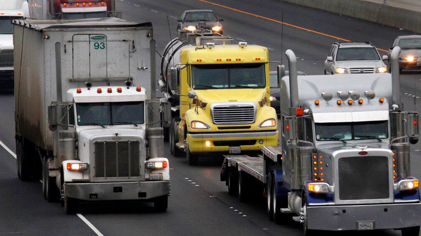 Trump EPA Moves to Slash Pollution Warranty for Heavy-Duty Trucks