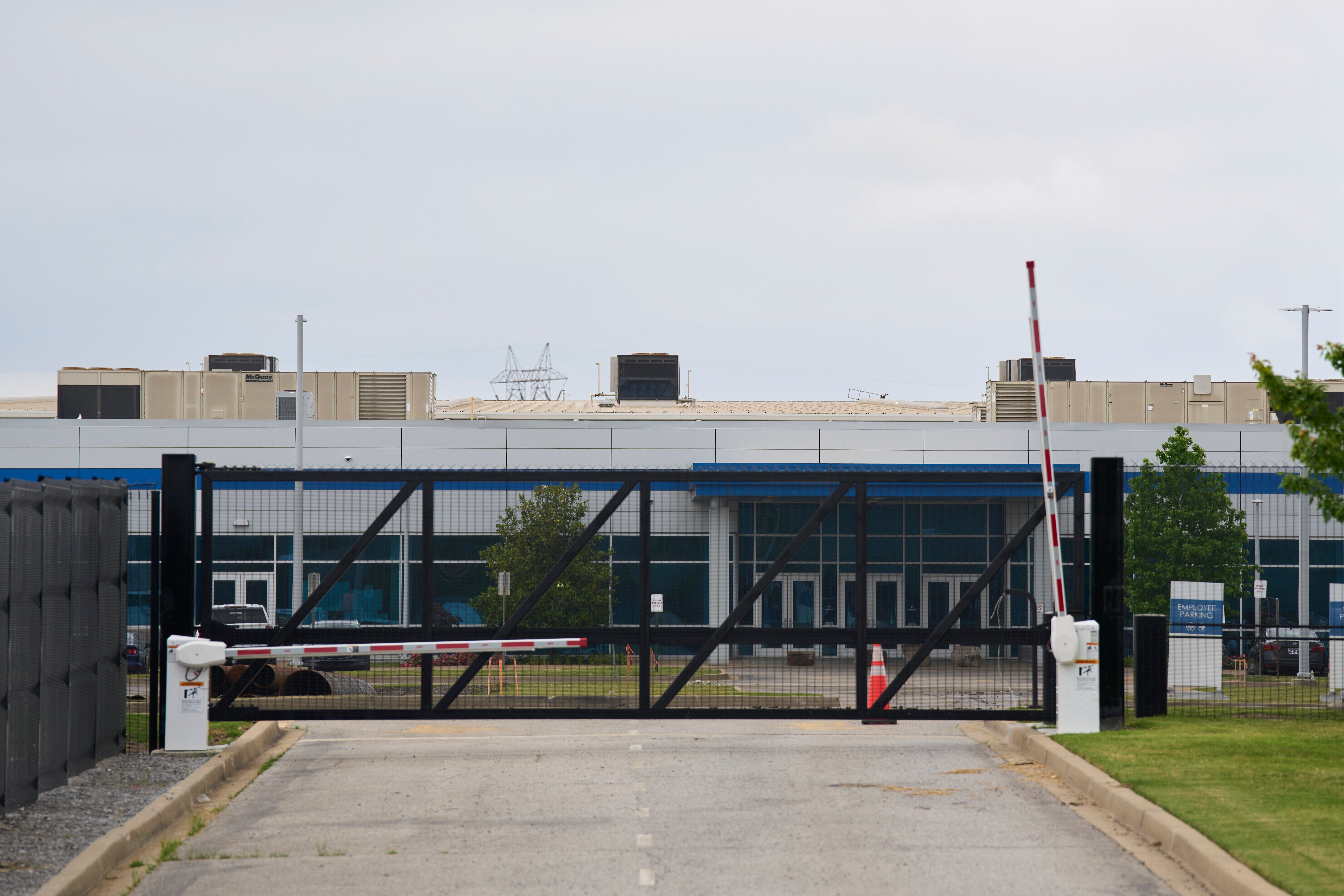 Trump Expands Data Center Pledge to Utilities, States to Shield Ratepayers from AI Boom Costs