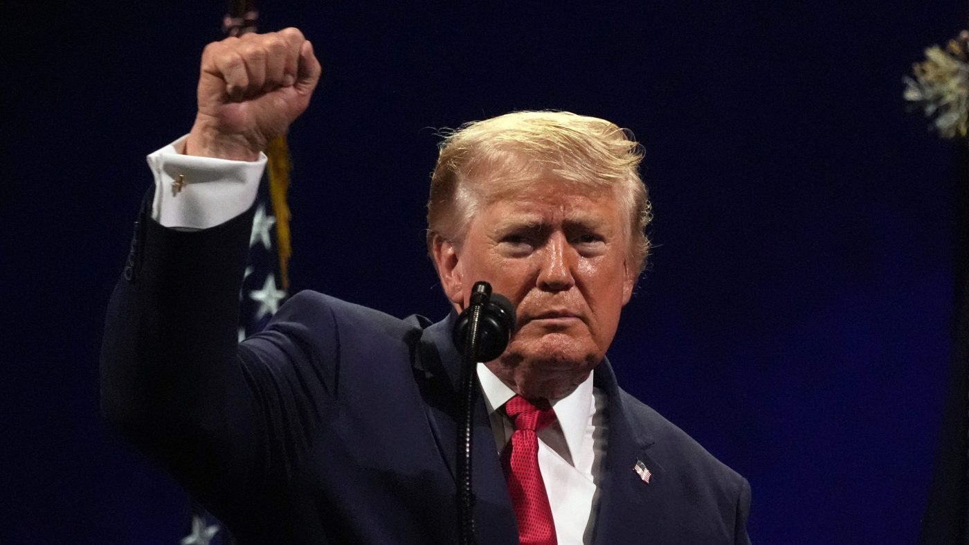 Trump Faces Mounting Crises as Primetime Address Looms