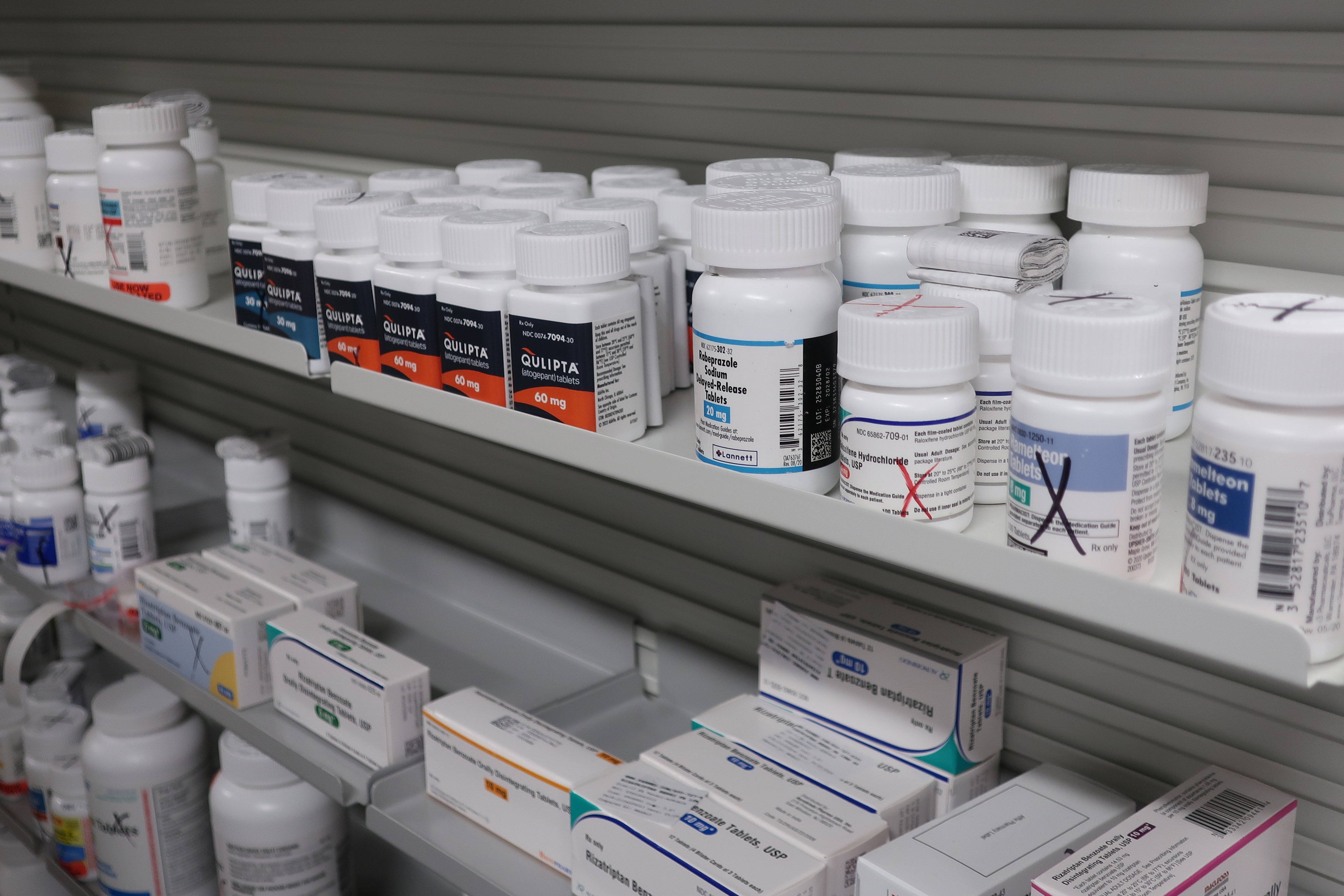 Trump Imposes 100% Tariff on Generic Drugs Unless Production Moves to US by 2028