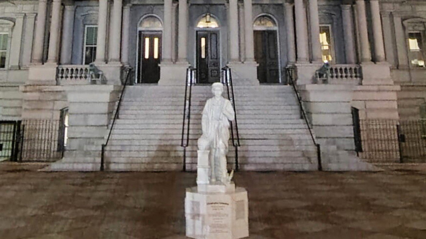Trump Installs Columbus Statue on White House Grounds Amid Cultural Debate