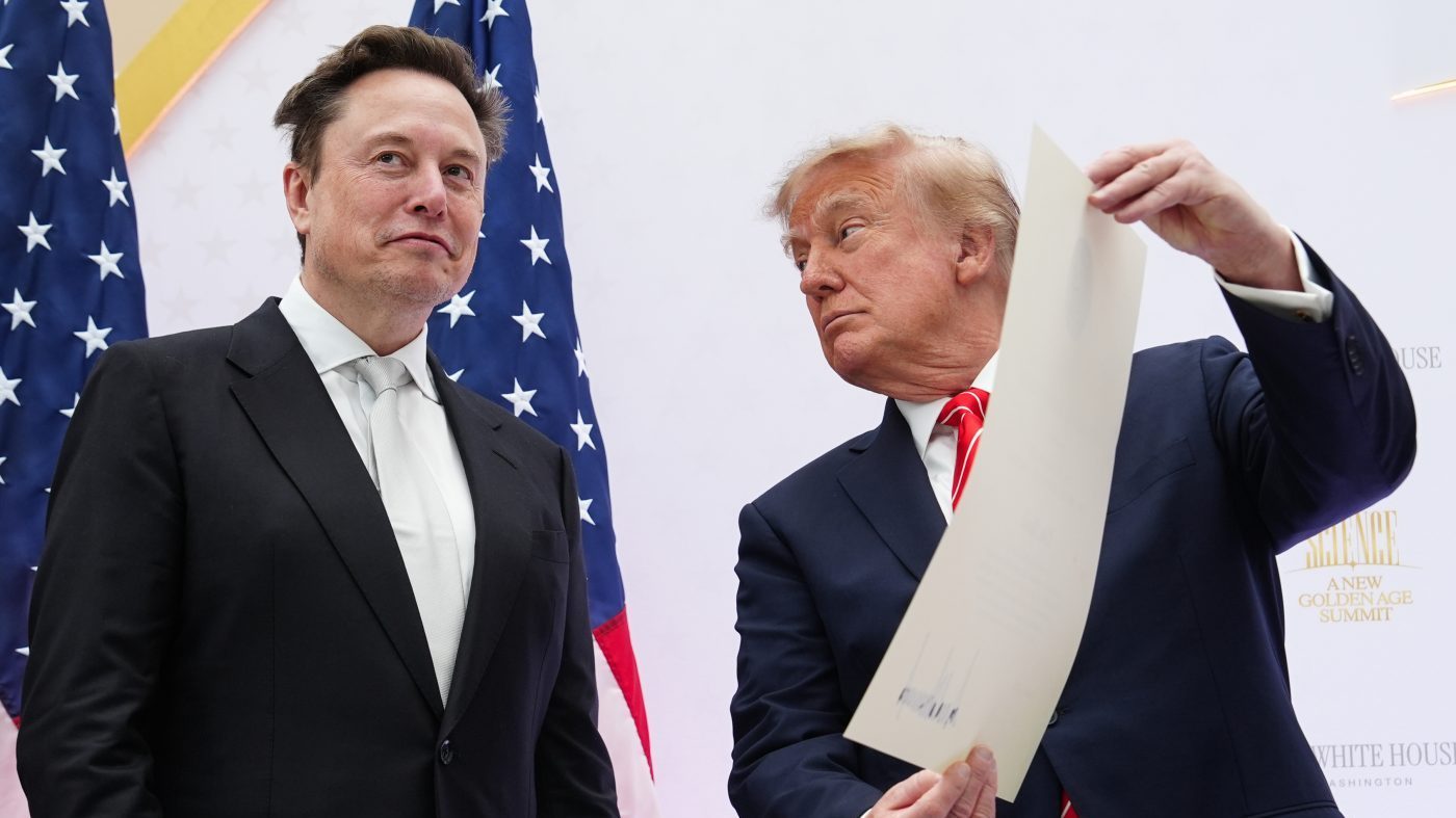 Trump Jabs Musk as '80% Super Genius' at Arizona Rally