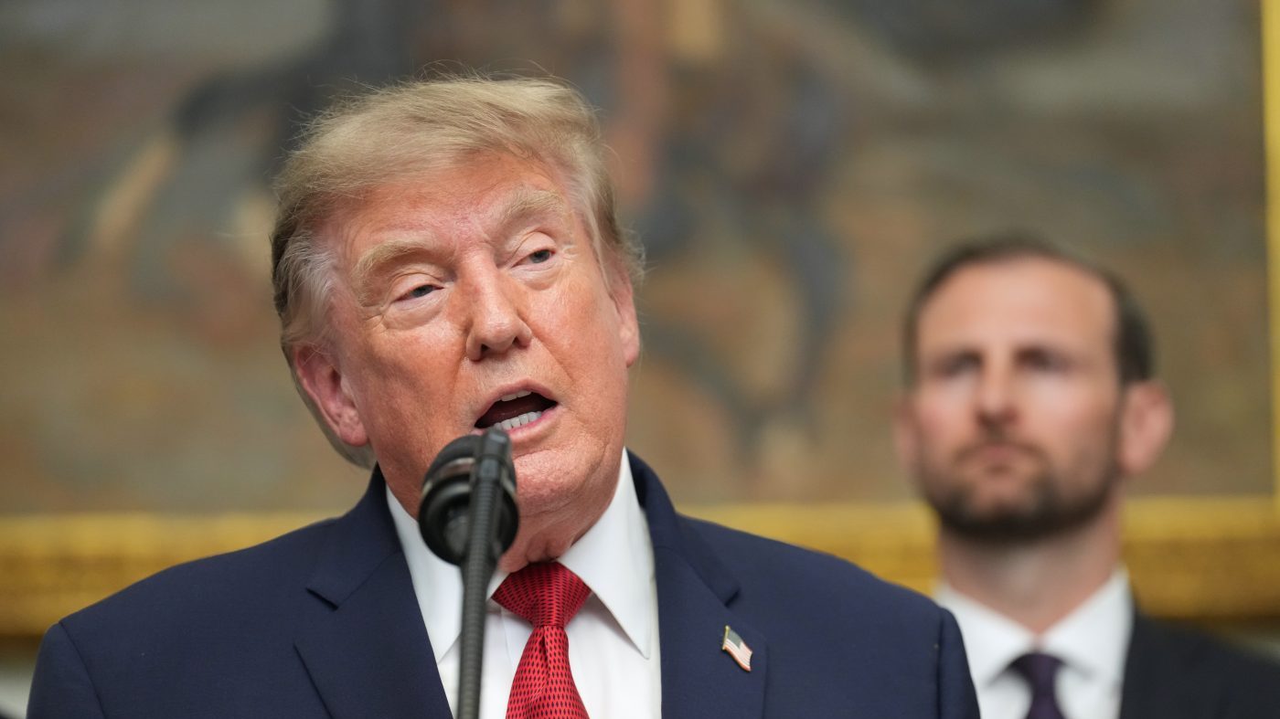 Trump plays down bond market alarm, renews push for Fed rate cuts