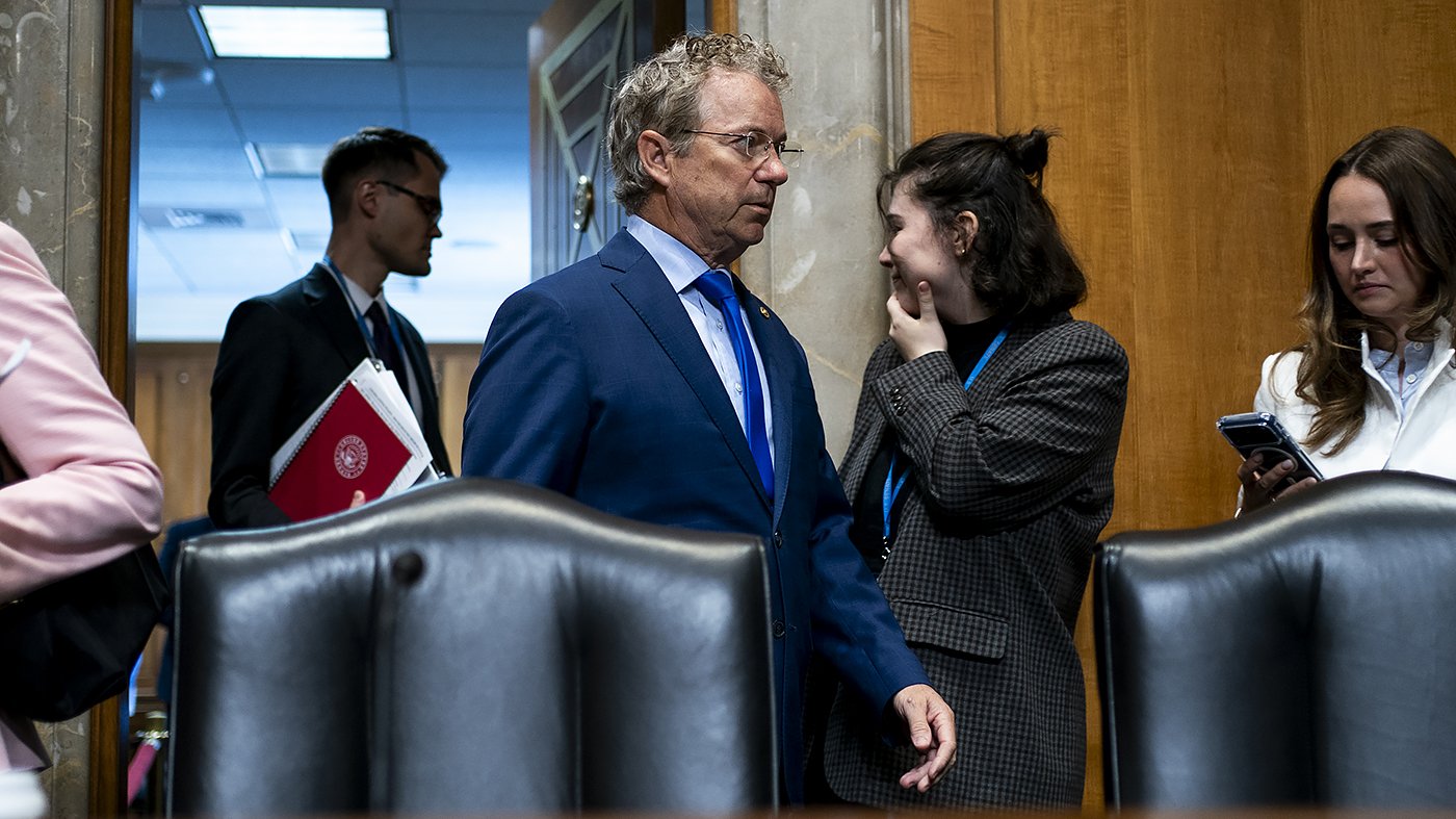 Trump Praises Rand Paul Ahead of Fauci Hearing Showdown