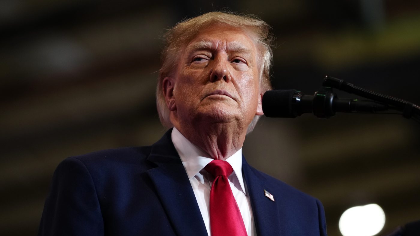 Trump Rallies in Iowa as GOP Defends Senate Majority