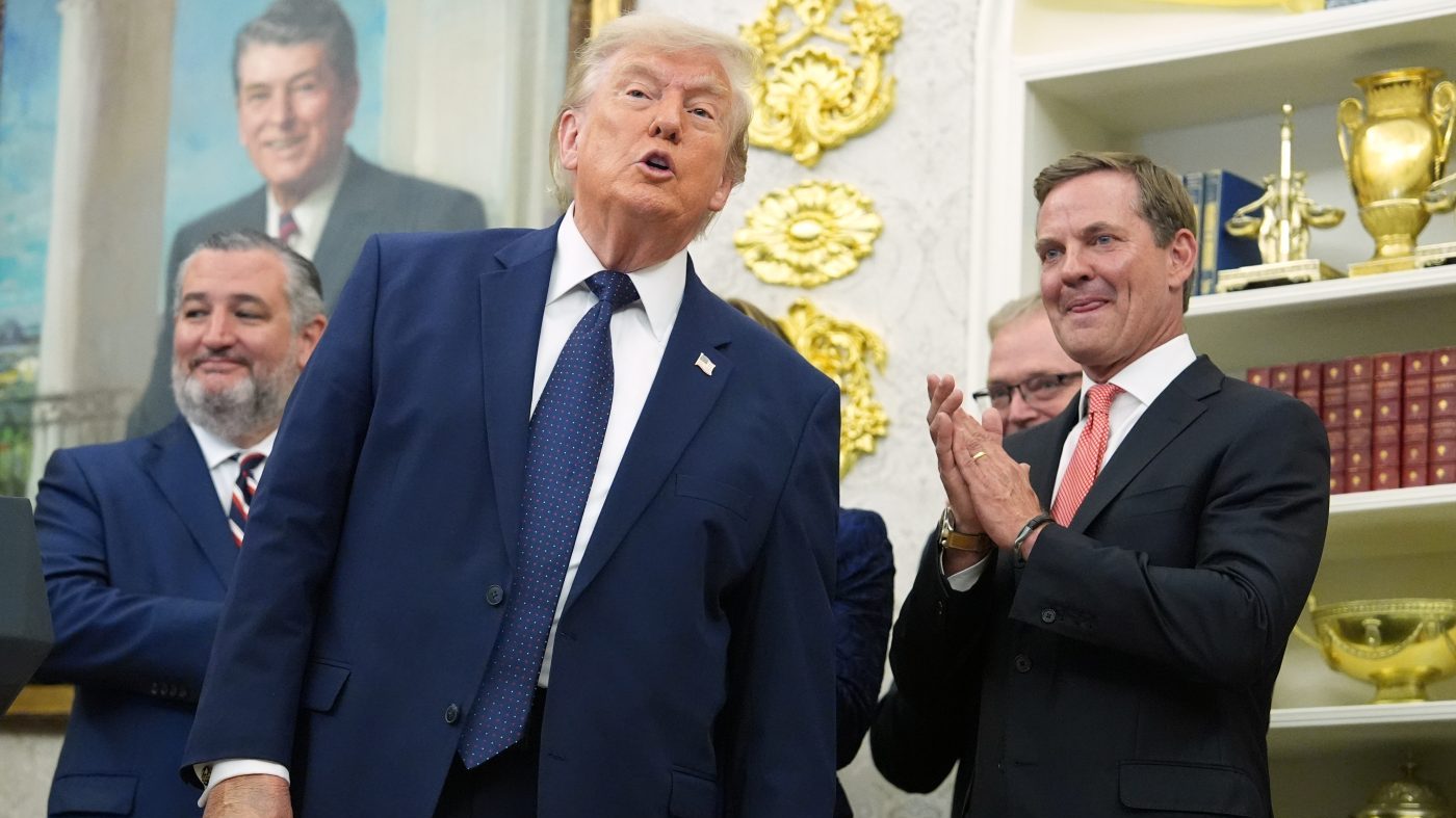 Trump Reveals Sikorsky Footing $6M Bill for New White House Helipad
