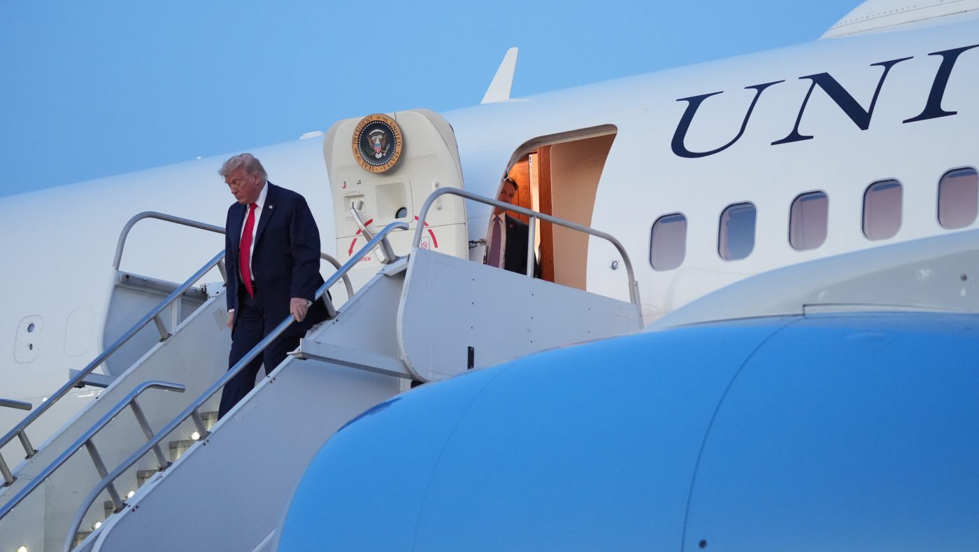 Trump's Final Flight Aboard Retiring Air Force One 747-200 Marks End of an Era