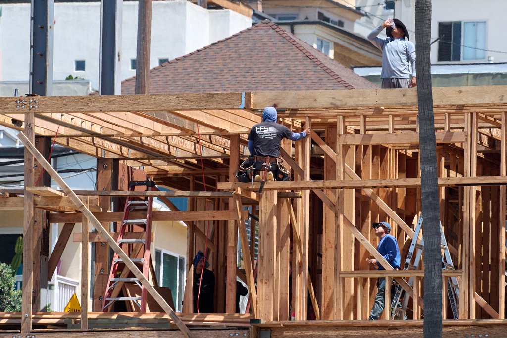 Trump's Housing Bill Stalemate: 5941327 Mayors Await Federal Tools