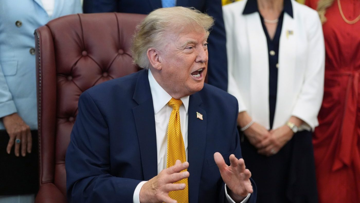 Trump's Iran Diplomacy Stumbles as Tehran Pursues Oman Strait Deal