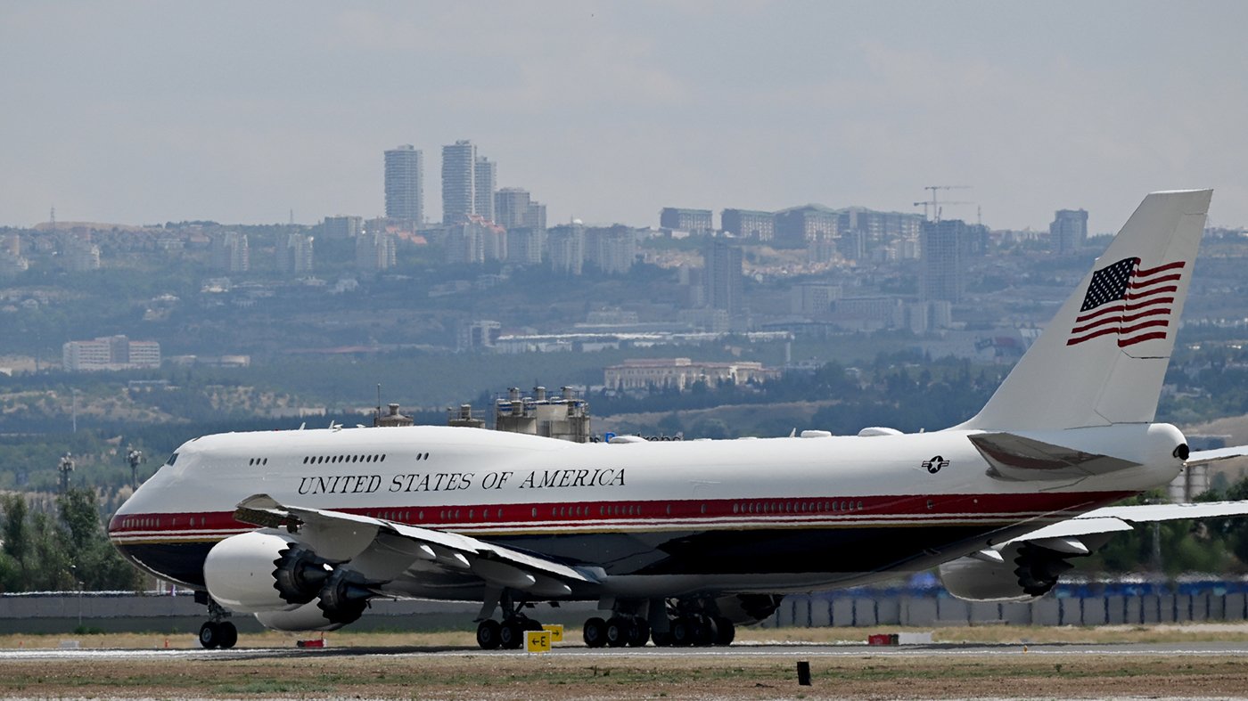Trump's Mid-Flight Jet Swap Raises Security Questions Over Qatari Air Force One
