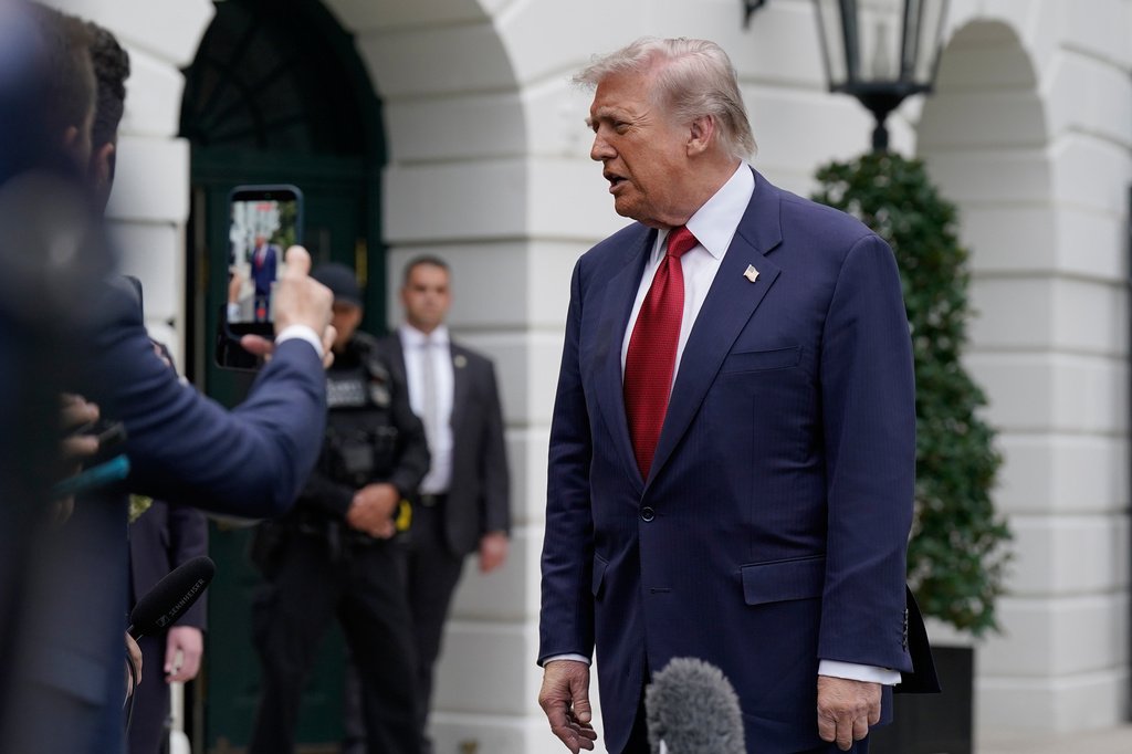 Trump's 'Republican Socialism' Breaks with Conservatism, Analysts Warn
