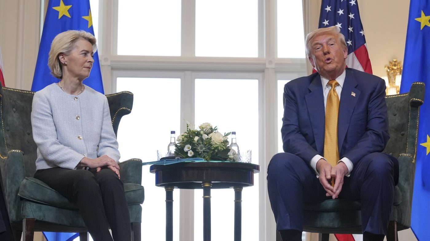 Trump Sets July 4 Tariff Ultimatum for EU, Threatens Major Hikes