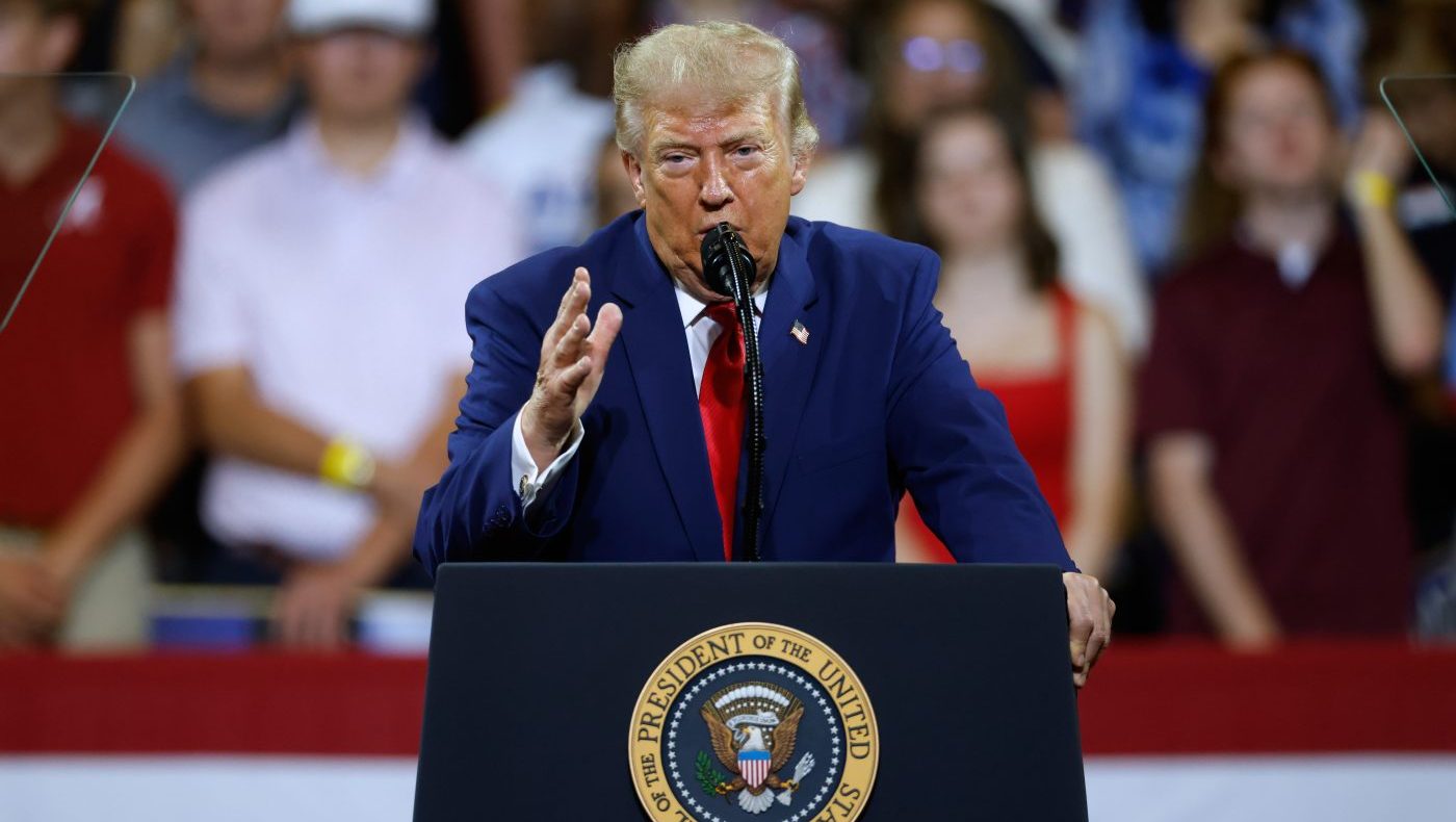 Trump Threatens to Hold Tehran Accountable for New Houthi Ship Attacks
