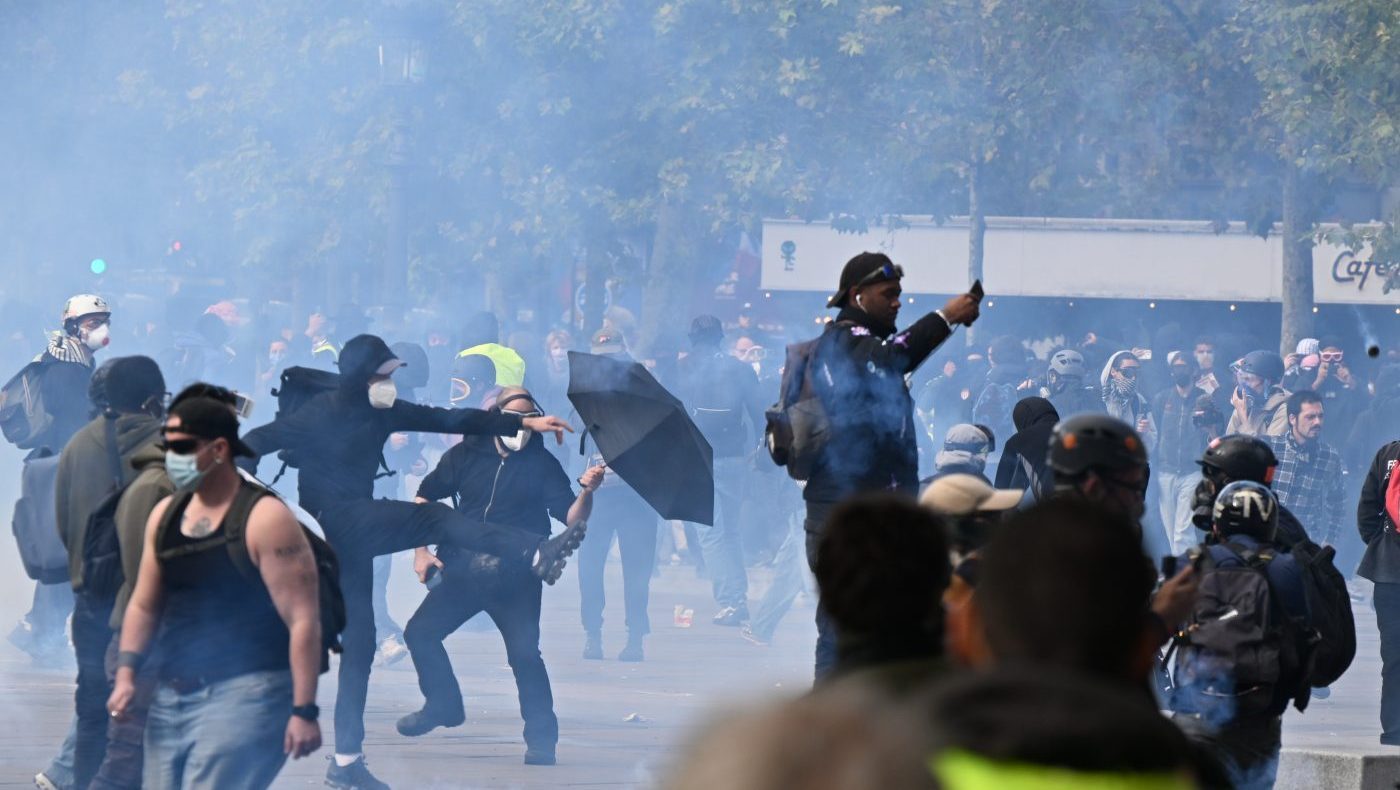 Trump Ties French Unrest to Midterm Stakes as GOP Faces Economic Headwinds