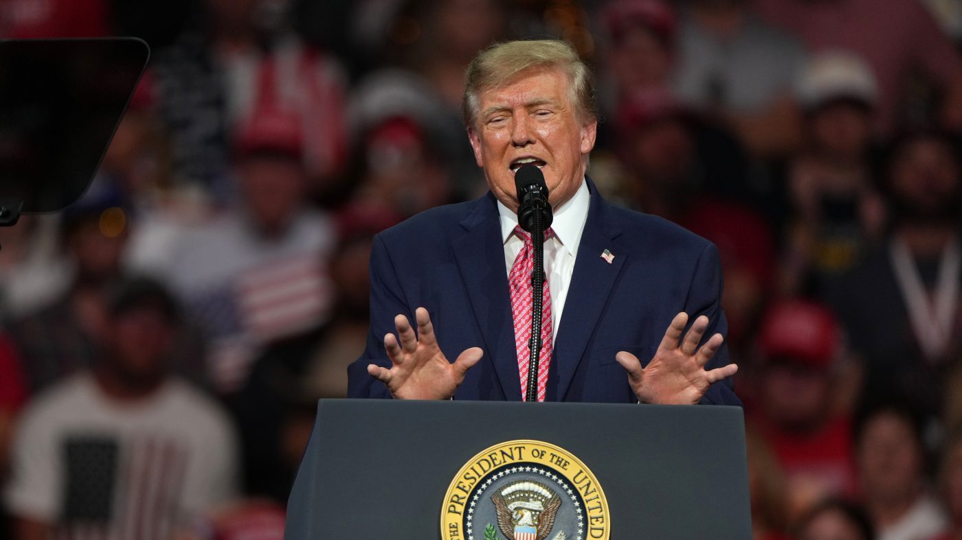 Trump unveils $8B harvest fuel aid in Kansas rally push