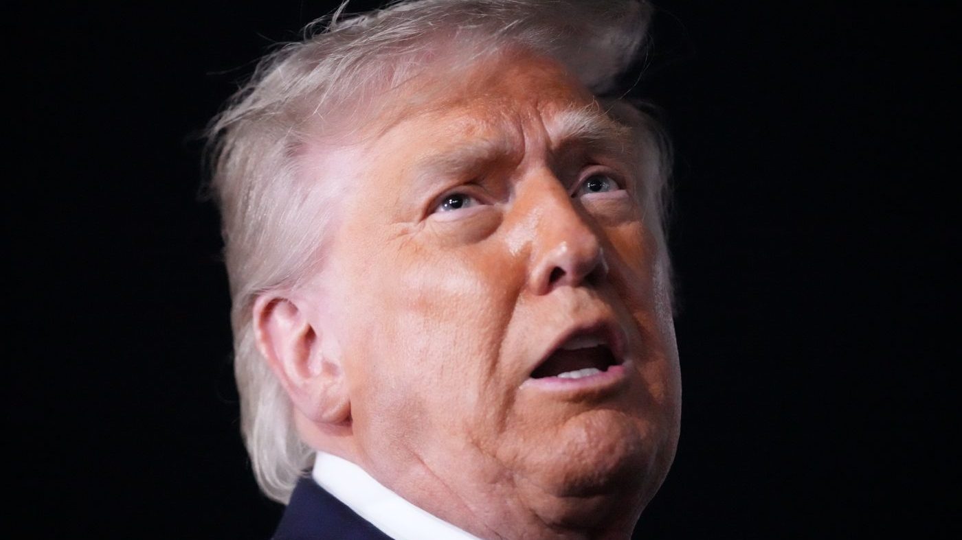 Trump Warns Iran Will 'Pay the Price' After Stalled Talks, New Strikes