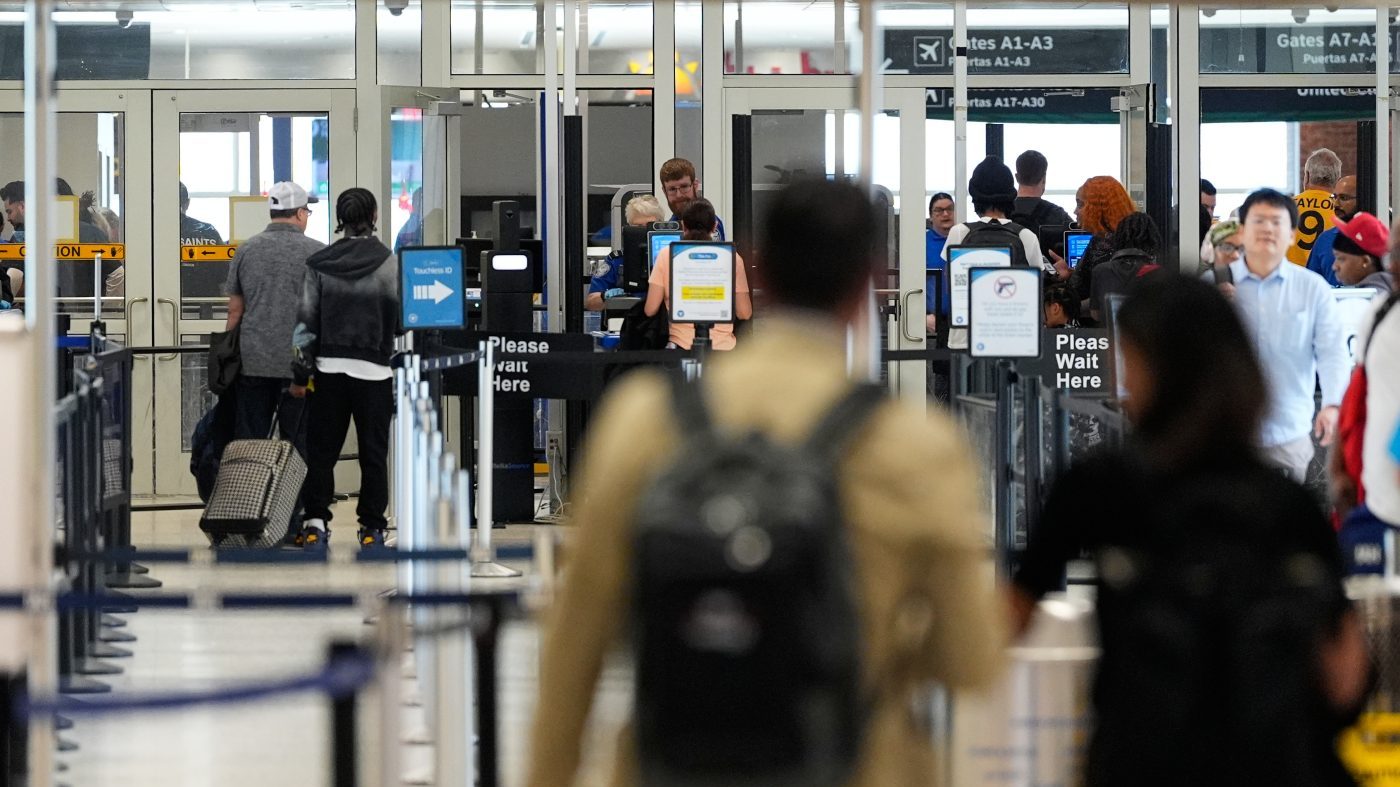 U.S. Adds Houston Airport to Ebola Screenings as Congo Outbreak Worsens