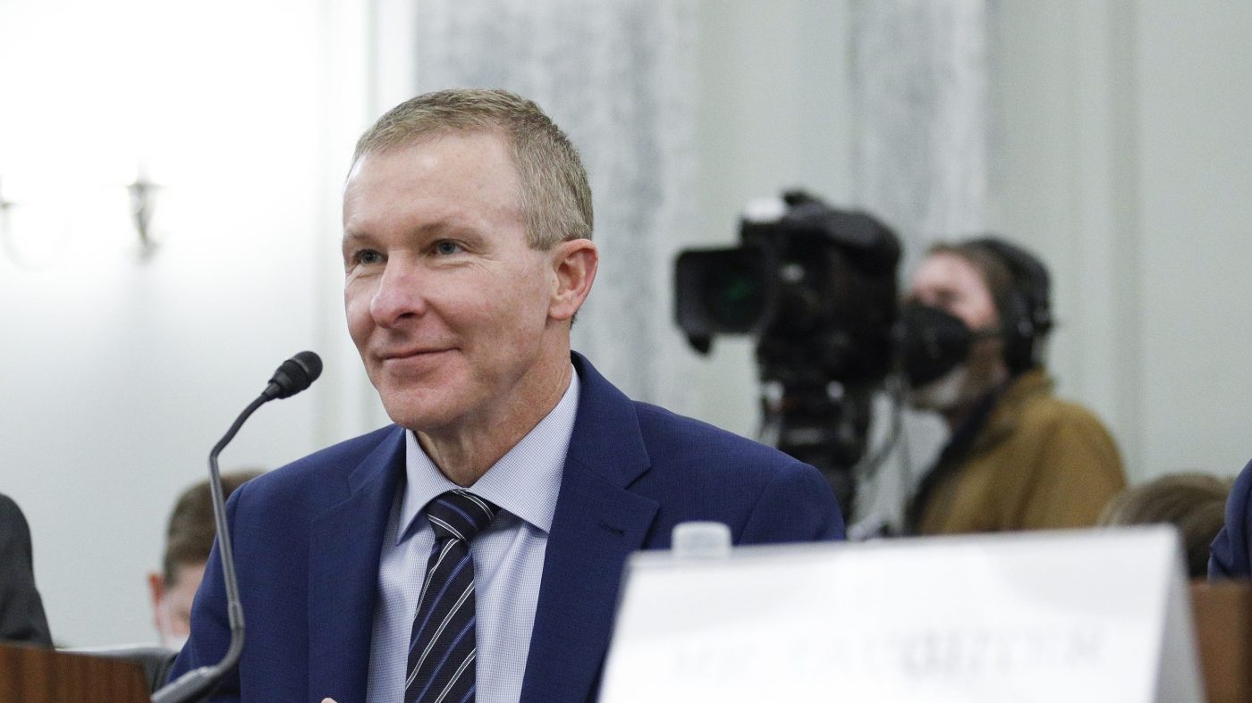 United CEO Kirby Pitched American Airlines Merger to Trump, Creating Global Aviation Giant