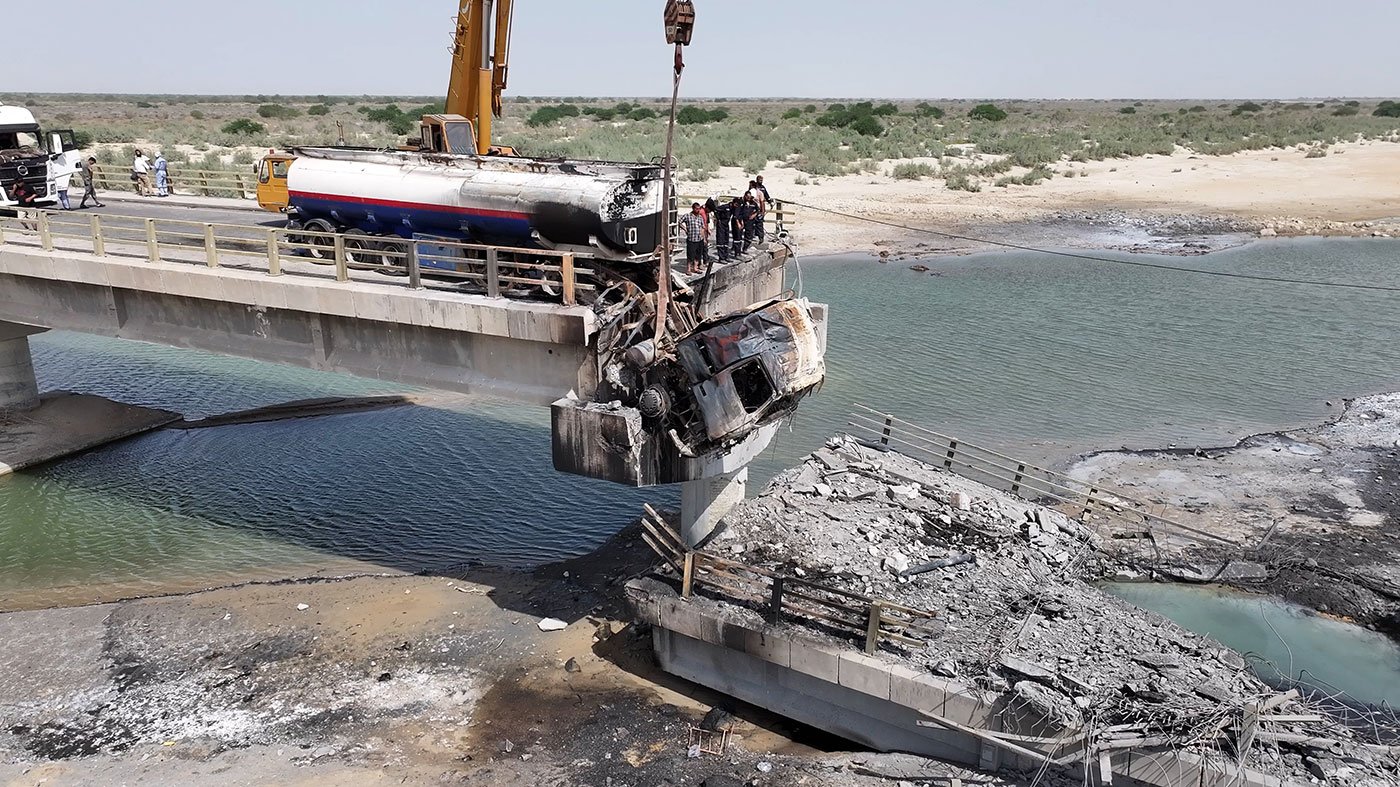 US Expands Iran Strikes to Ports, Bridges, Energy Sites in Bid to Strangle Regime