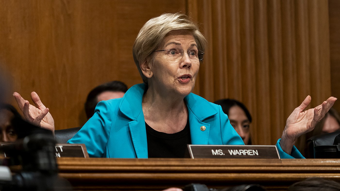 Warren Dismisses Fed Criticism Comparison to Trump, Calls Warsh a 'Sock Puppet'
